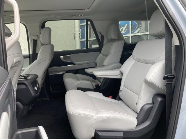 Used 2025 Ford Expedition Max Platinum w/ Driver's Package AWD/4WD image 7