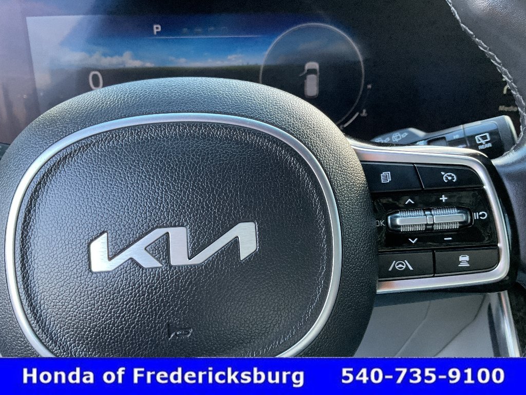 Used 2023 Kia Carnival SX Prestige FWD image 38