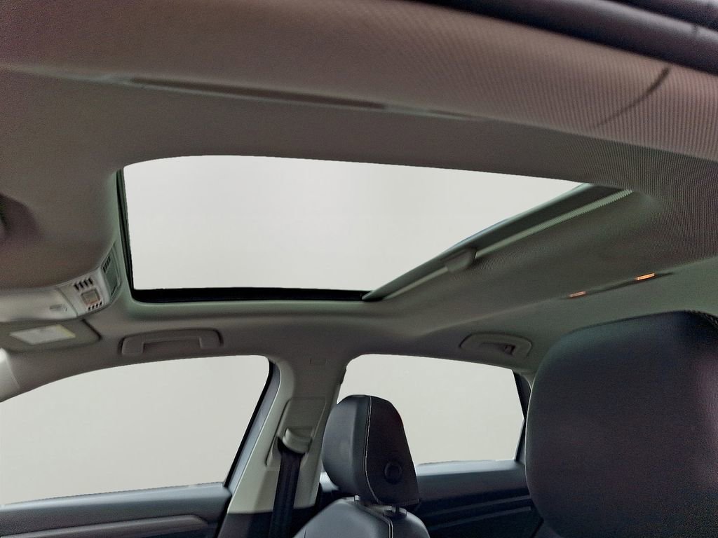 Used 2024 Volkswagen Jetta SE w/ Panoramic Sunroof Package image 14