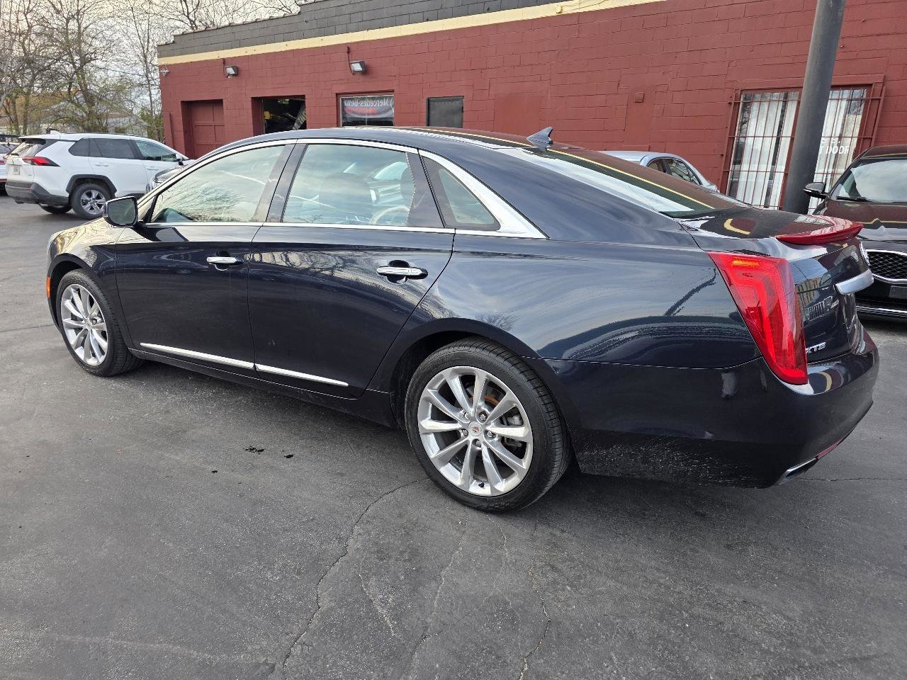 Used 2013 Cadillac XTS Luxury image 3