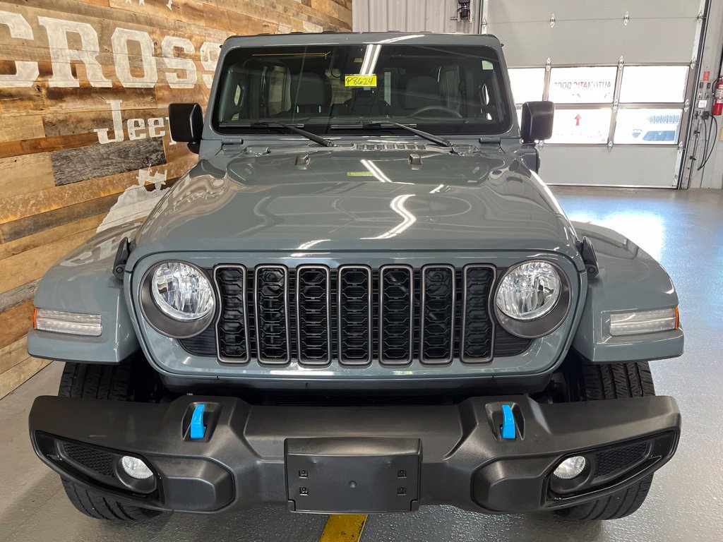 Used 2024 Jeep Wrangler Unlimited w/ Convenience Group AWD/4WD image 7