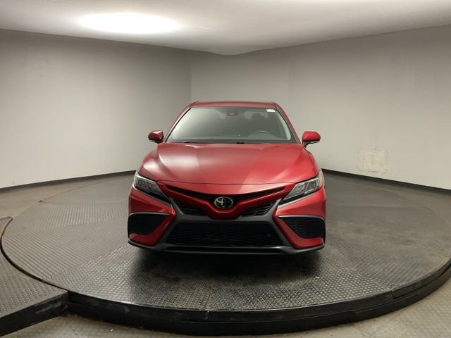Used 2023 Toyota Camry SE FWD image 2