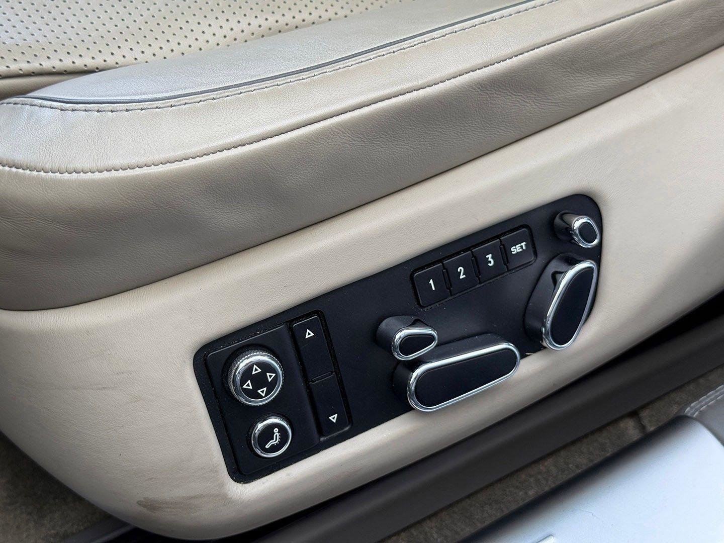 Used 2016 Bentley Flying Spur W12 image 38