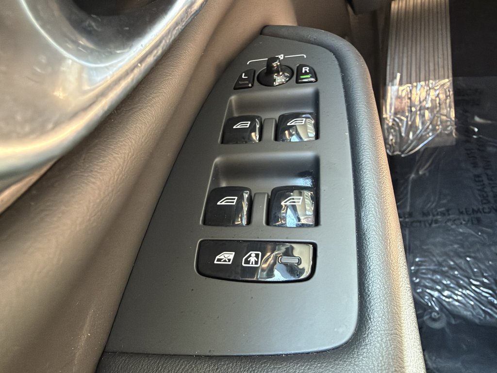 Used 2024 Volvo XC90 T8 Plus w/ Protection Package Premier AWD/4WD image 29