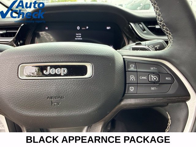 Used 2023 Jeep Grand Cherokee Limited w/ Black Appearance Package AWD/4WD image 37