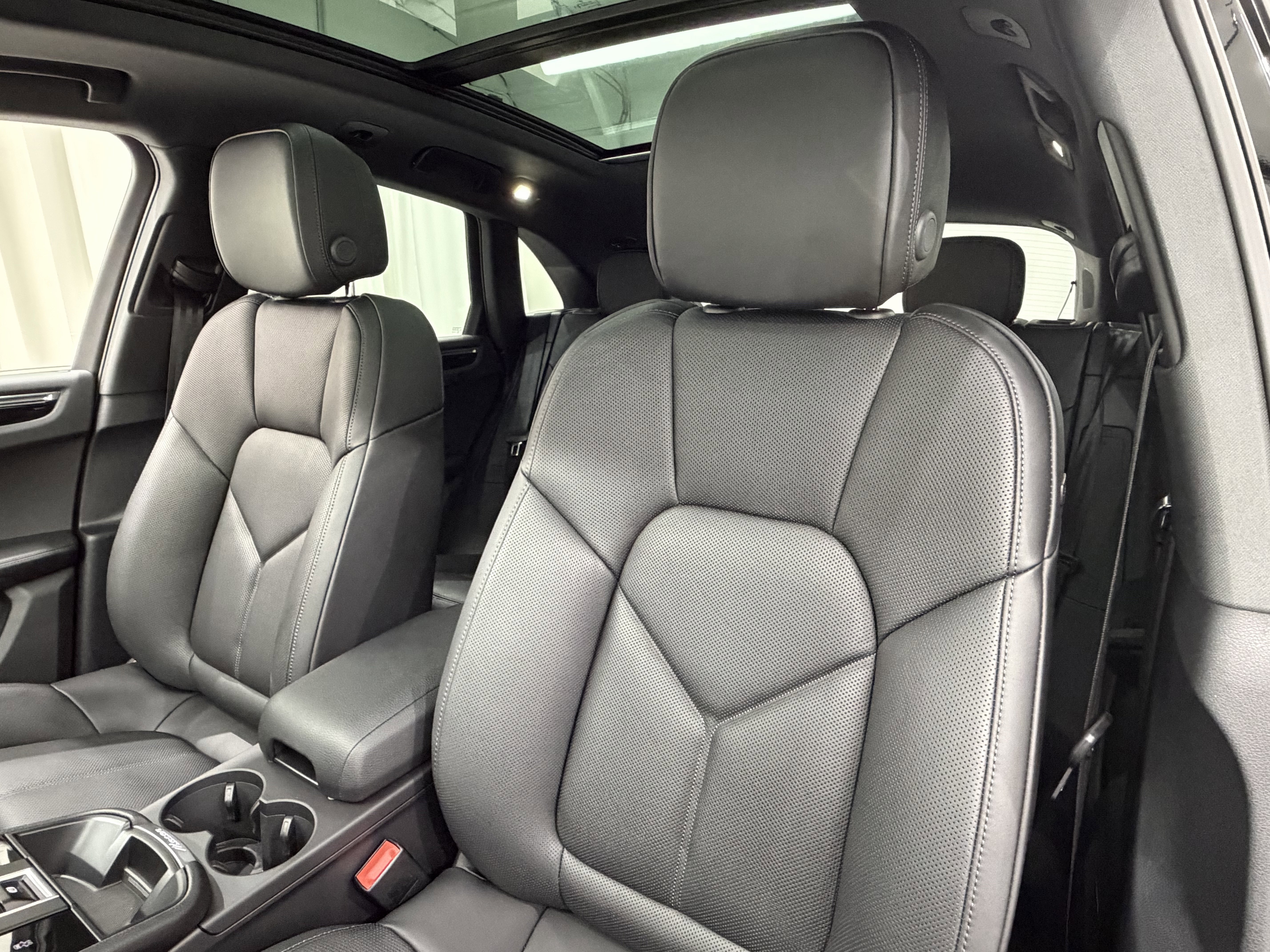 New 2026 Porsche Macan image 33