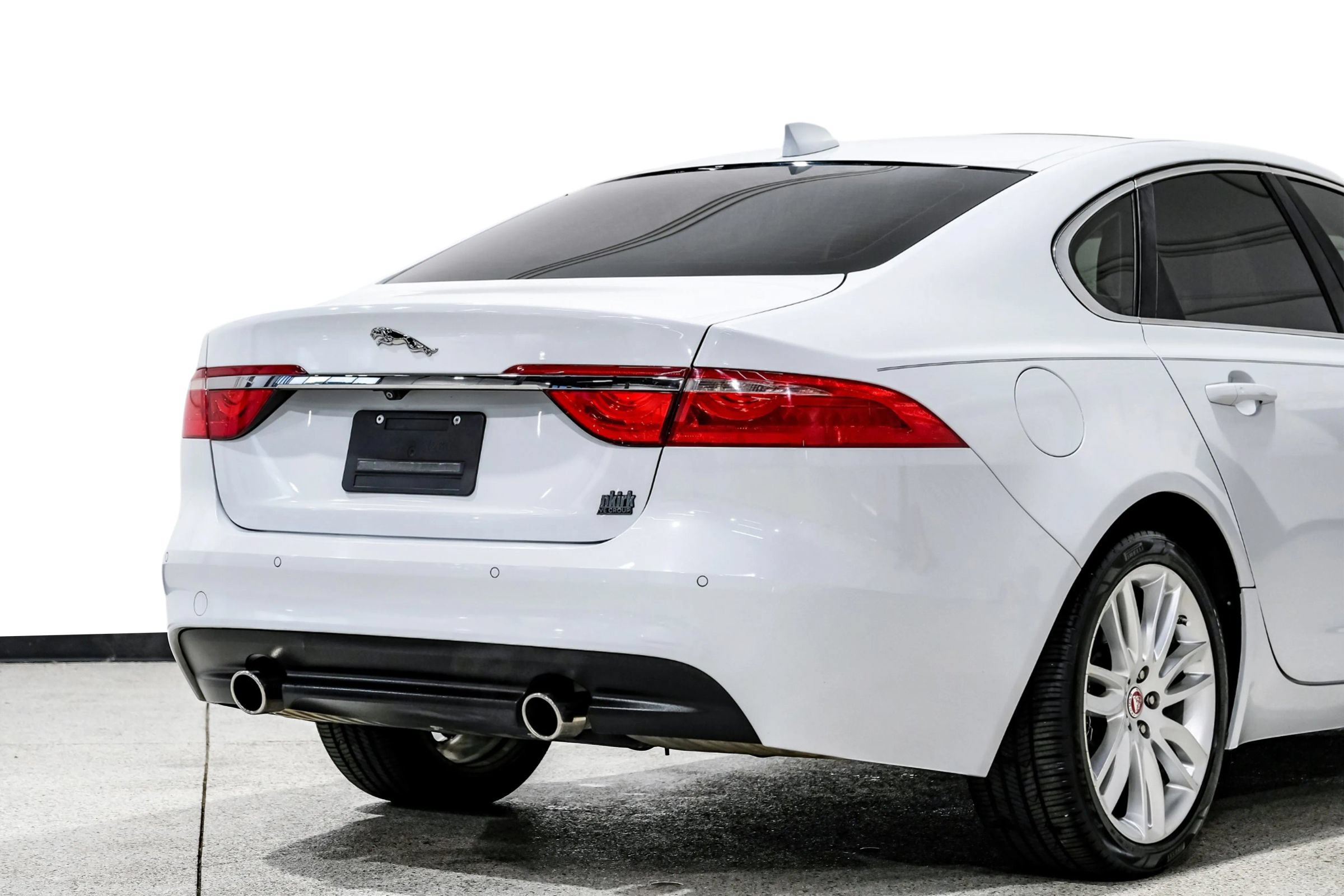 Used 2018 Jaguar XF Portfolio RWD image 12