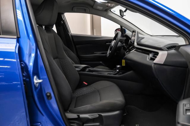 Used 2020 Toyota C-HR LE image 31