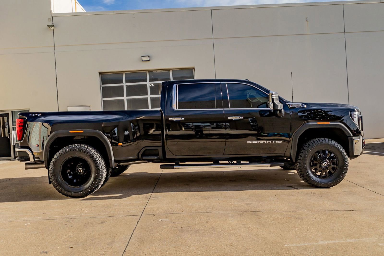 Used 2025 GMC Sierra 3500 SLT w/ Texas SLT Premium Package image 11