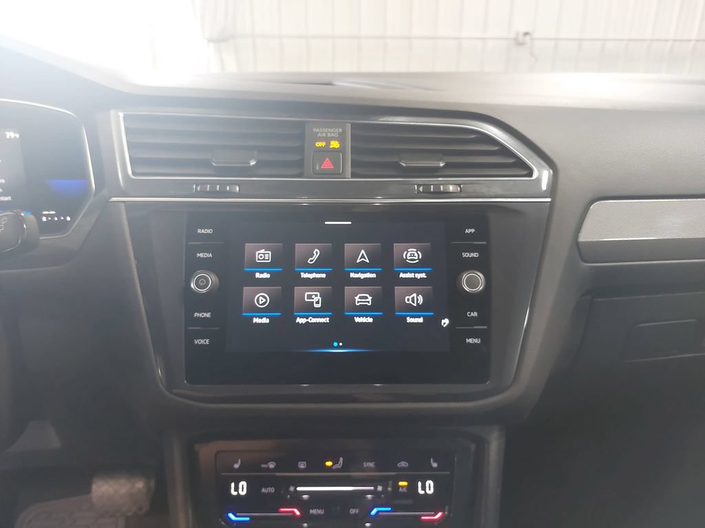 Used 2022 Volkswagen Tiguan SE AWD/4WD image 19