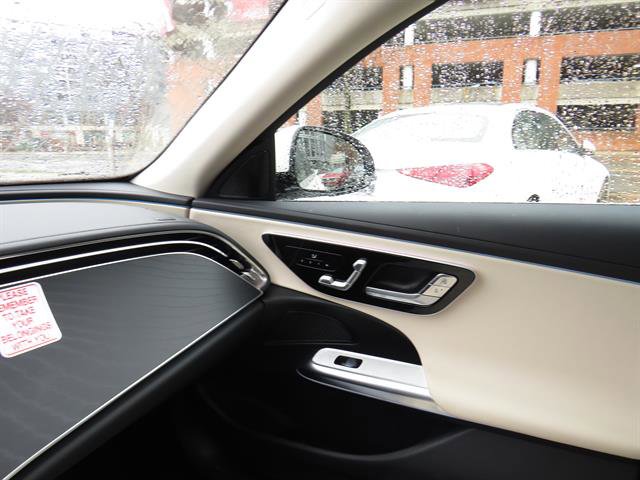 Used 2025 Mercedes-Benz E 350 4MATIC Sedan image 9