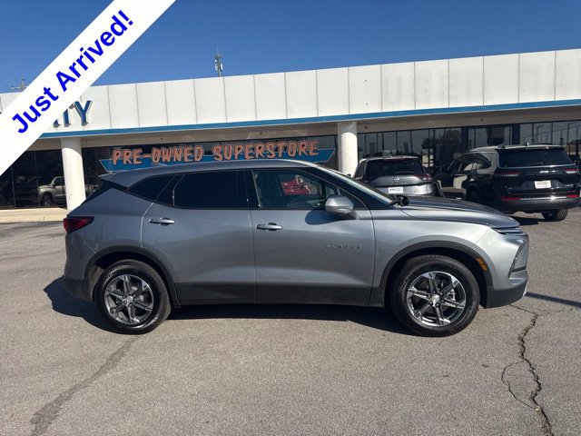 Used 2025 Chevrolet Blazer LT AWD/4WD image 2