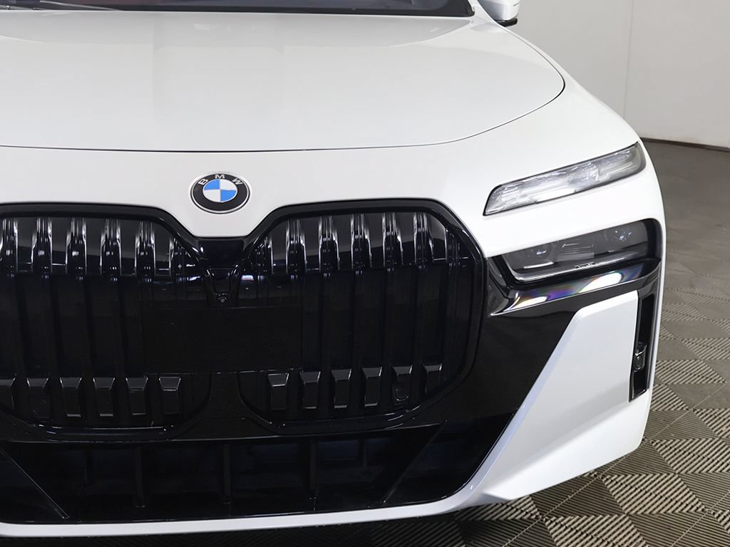 Used 2023 BMW 760i xDrive AWD/4WD image 19