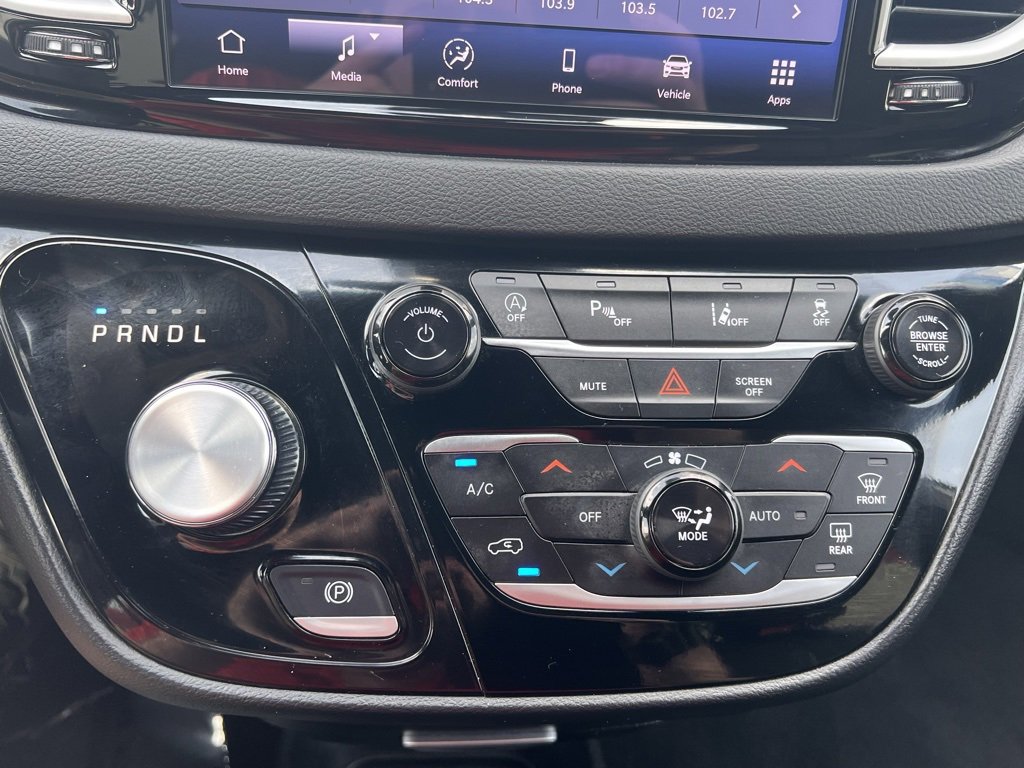 Used 2025 Chrysler Pacifica Select image 25