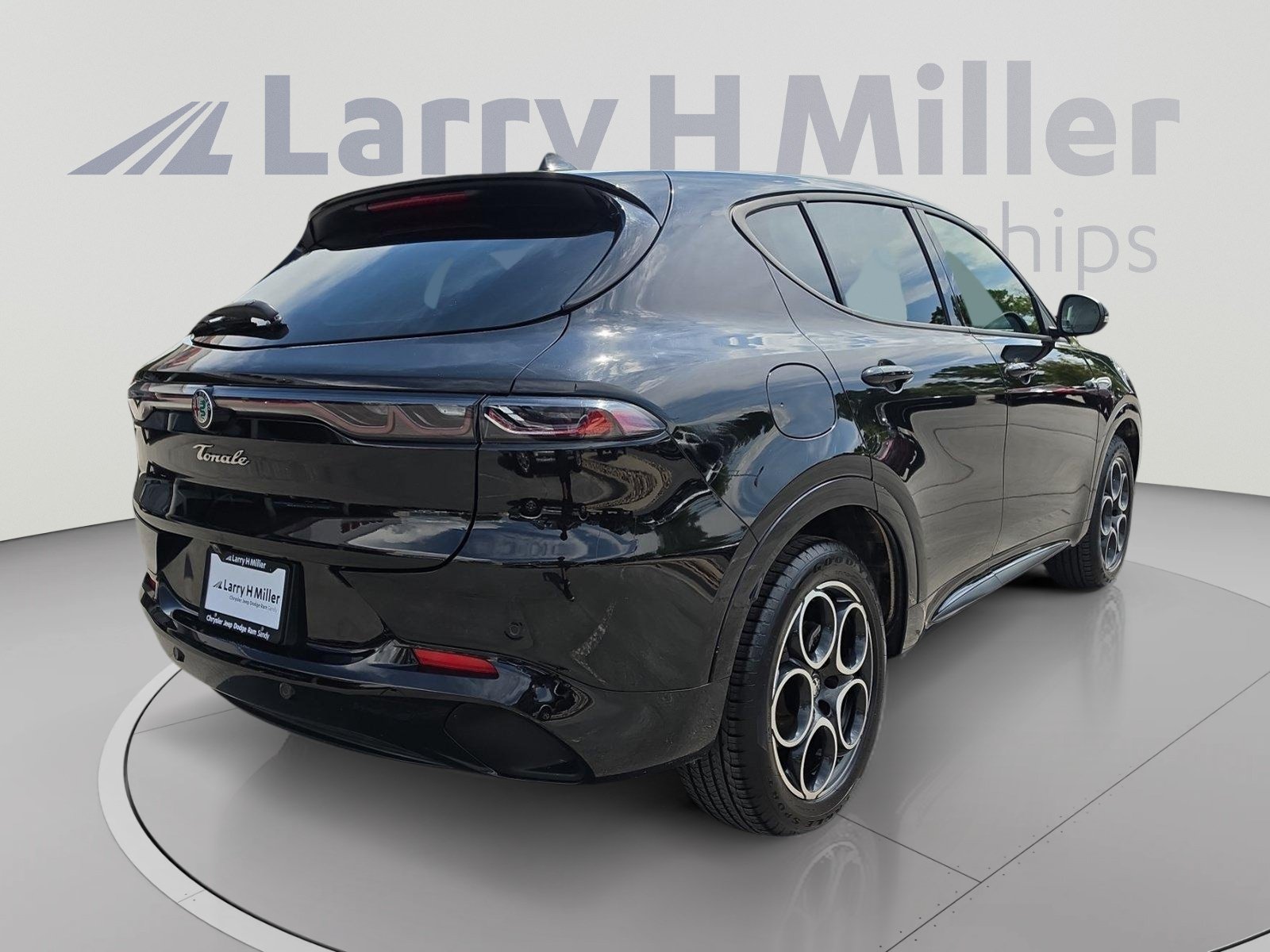 Used 2025 Alfa Romeo Tonale AWD/4WD image 5