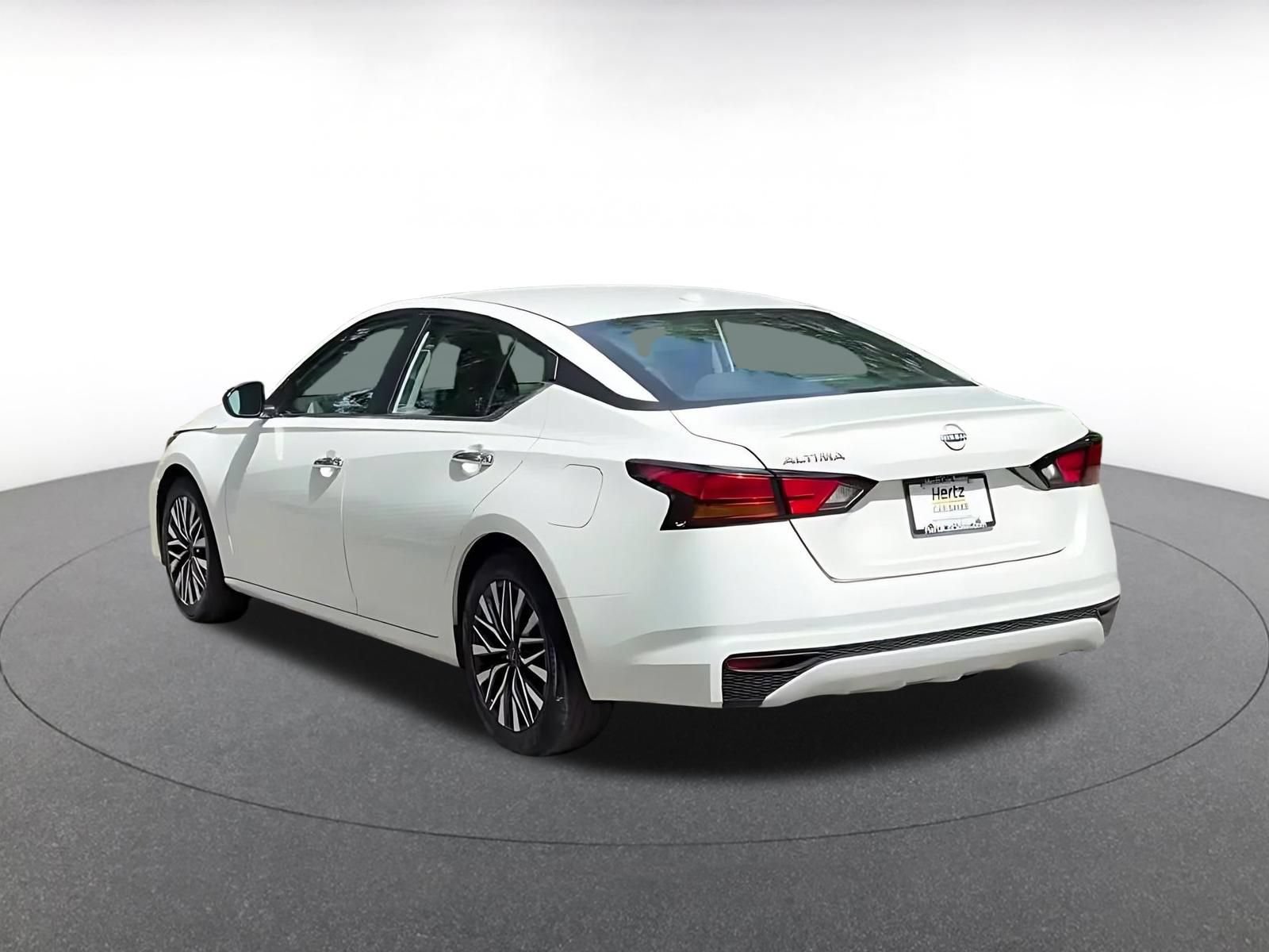Used 2025 Nissan Altima 2.5 SV FWD image 9