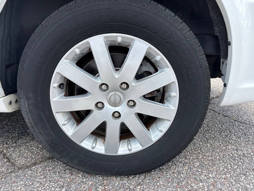 Used 2014 Chrysler Town & Country Touring FWD image 15