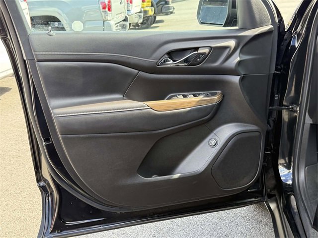 Certified 2023 GMC Acadia SLE w/ Driver Convenience Package image 8