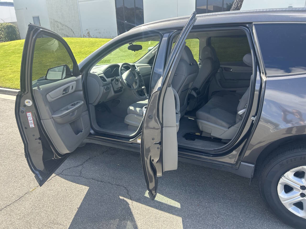 Used 2016 Chevrolet Traverse LS FWD image 8