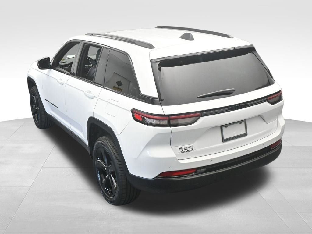 Used 2025 Jeep Grand Cherokee Altitude image 49