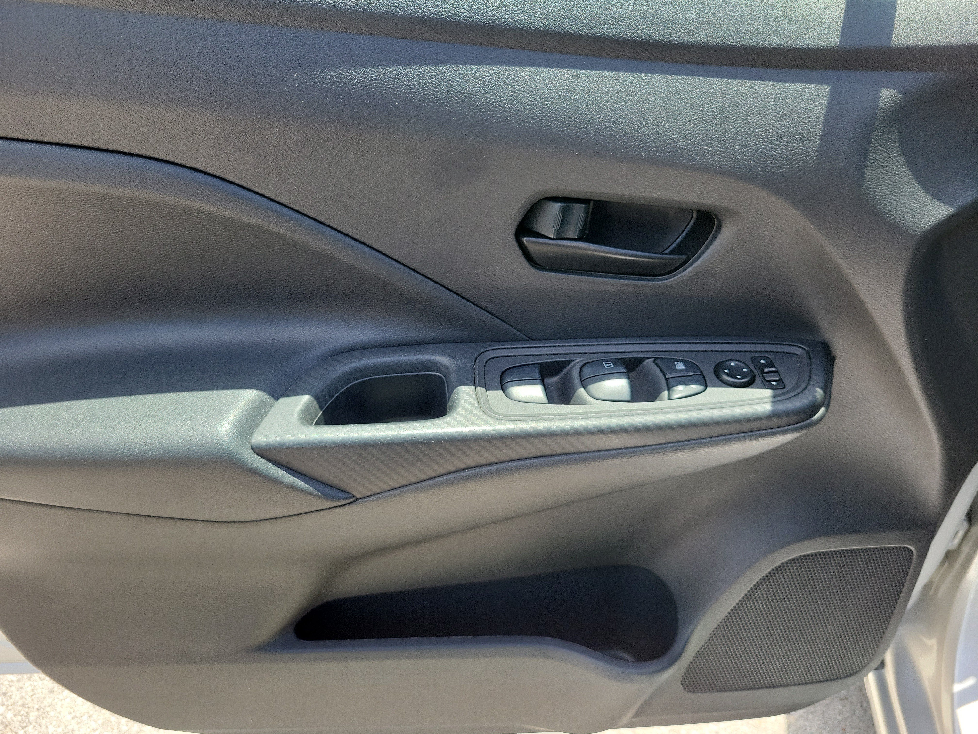 Used 2021 Nissan Versa S FWD image 24