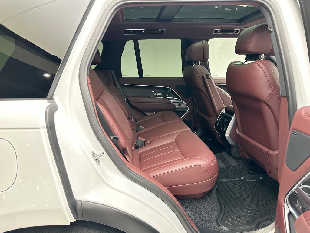 Certified 2025 Land Rover Range Rover SE AWD/4WD image 19