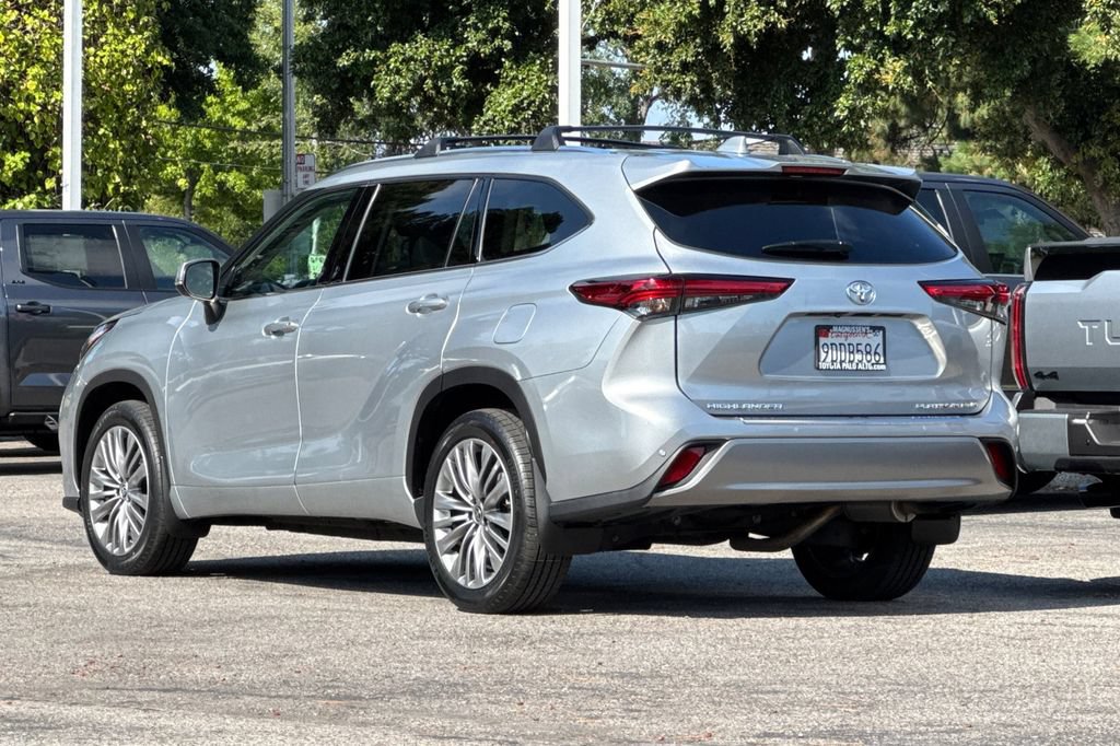 Used 2022 Toyota Highlander Platinum AWD/4WD image 5