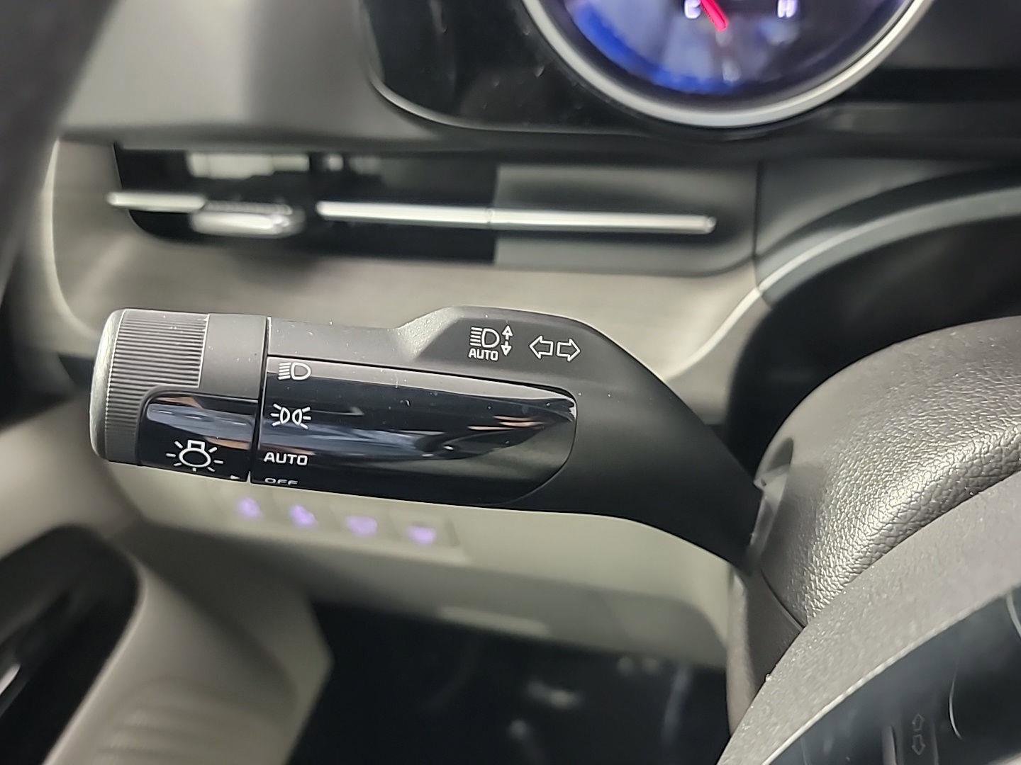 Used 2024 Kia Carnival EX image 31