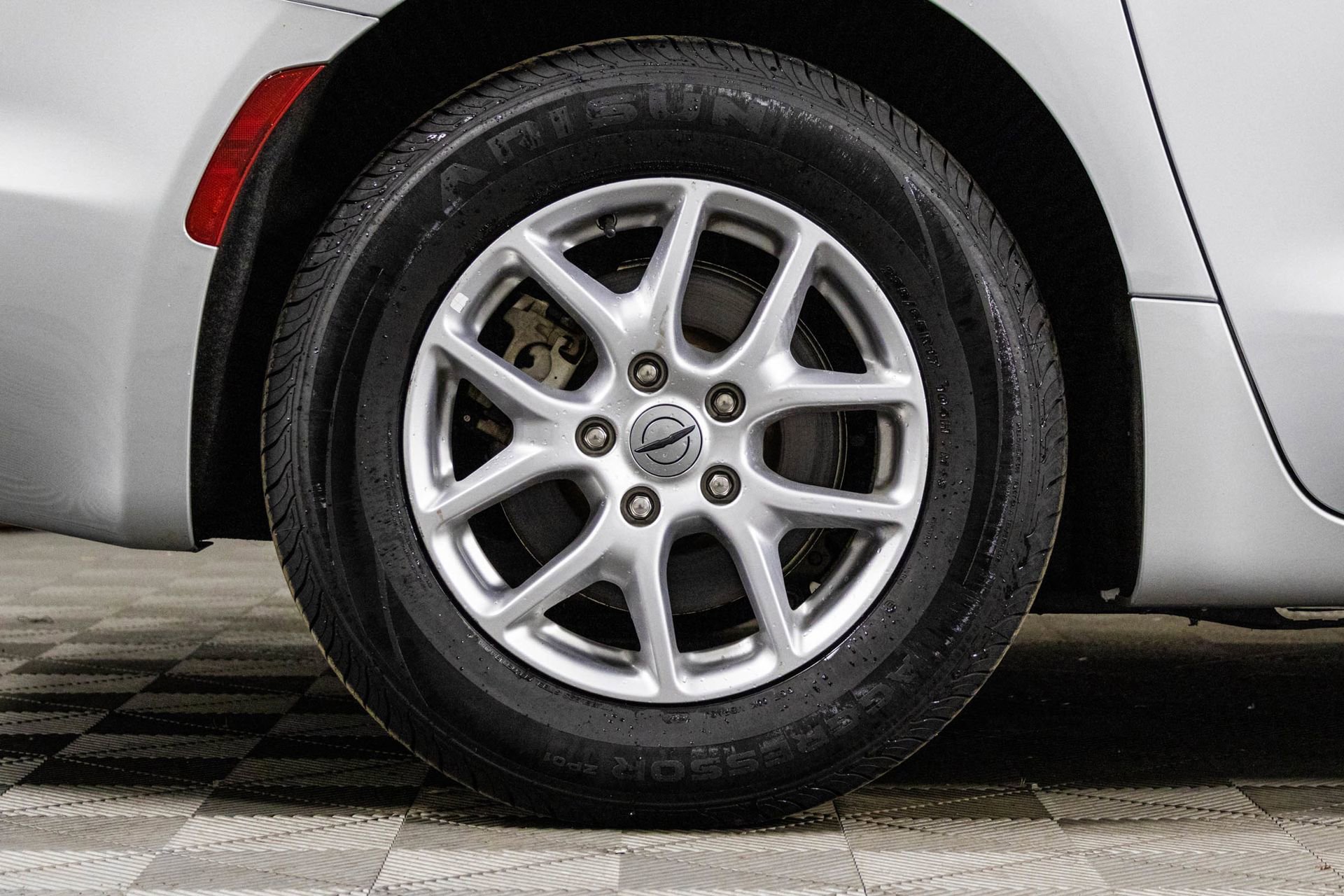 Used 2023 Chrysler Pacifica Touring-L image 40