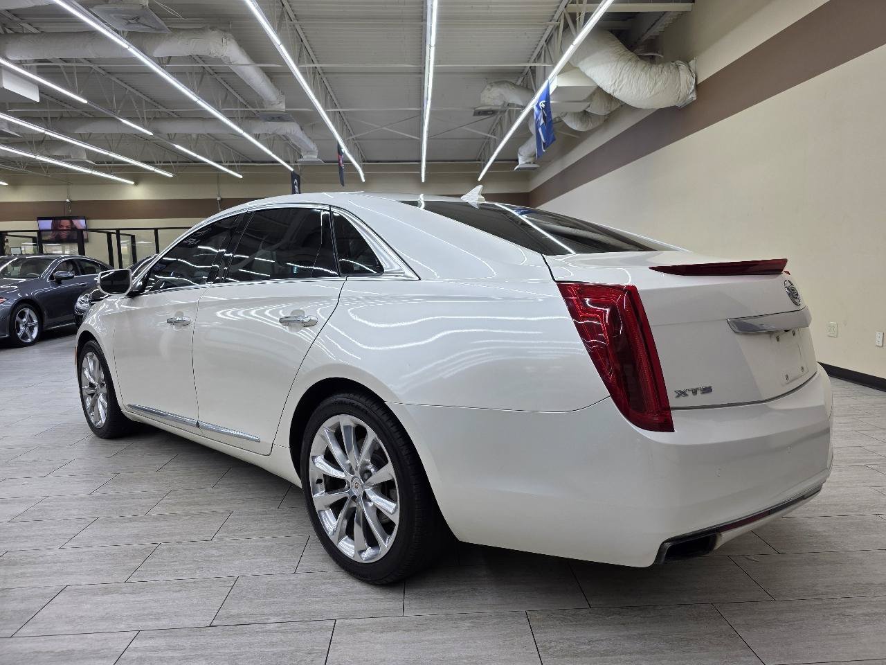 Used 2013 Cadillac XTS Luxury FWD image 9