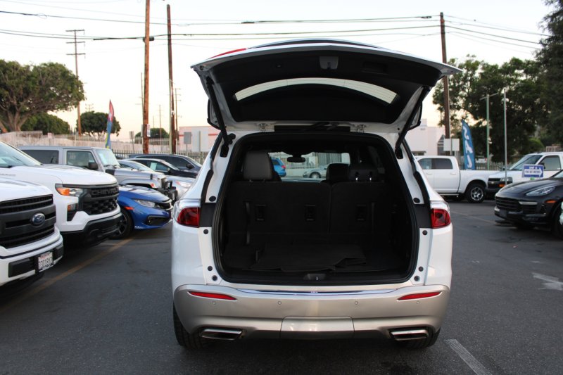 Used 2022 Buick Enclave Essence image 8