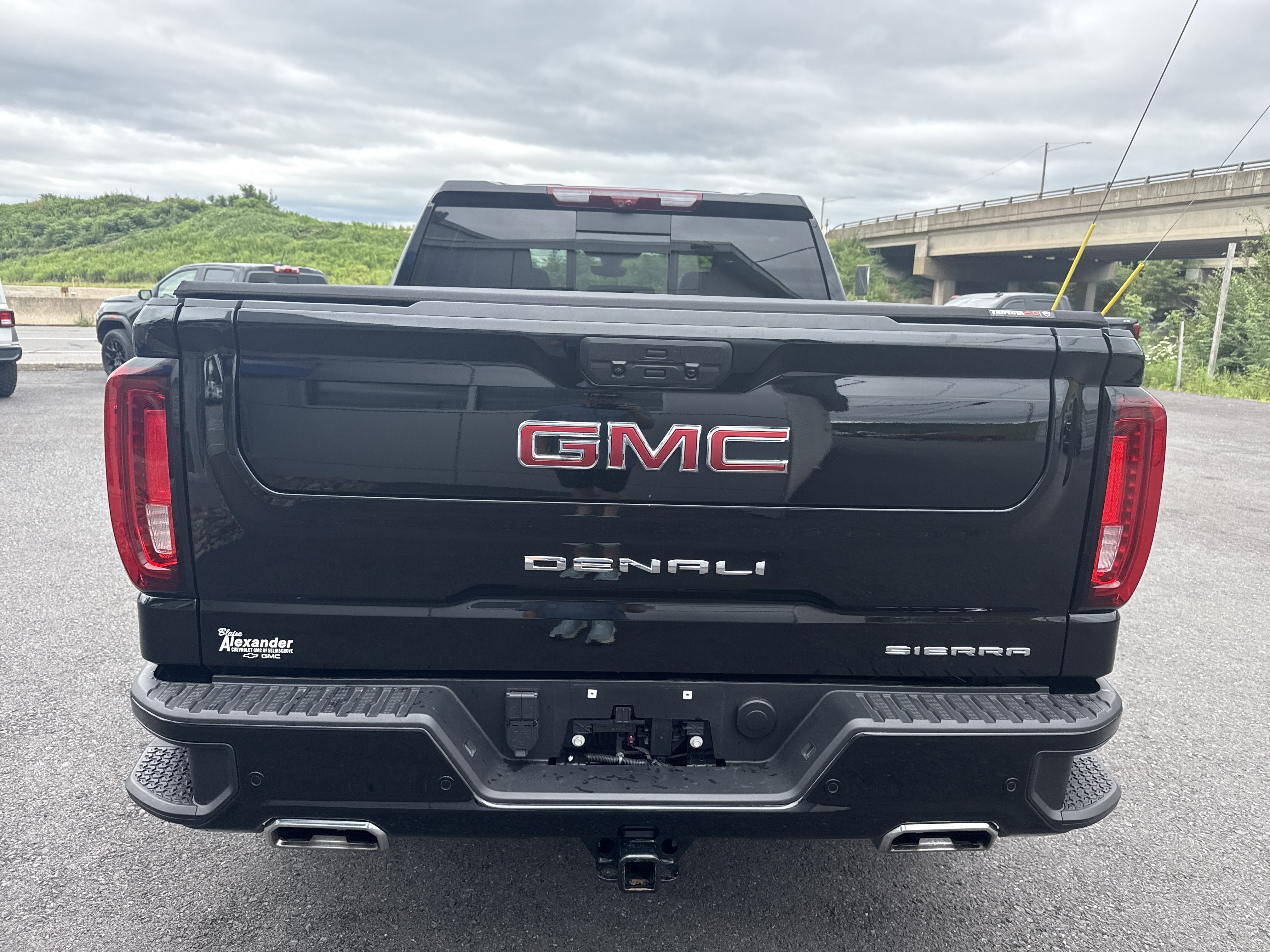 Used 2022 GMC Sierra 1500 Denali w/ Denali Reserve Package AWD/4WD image 3