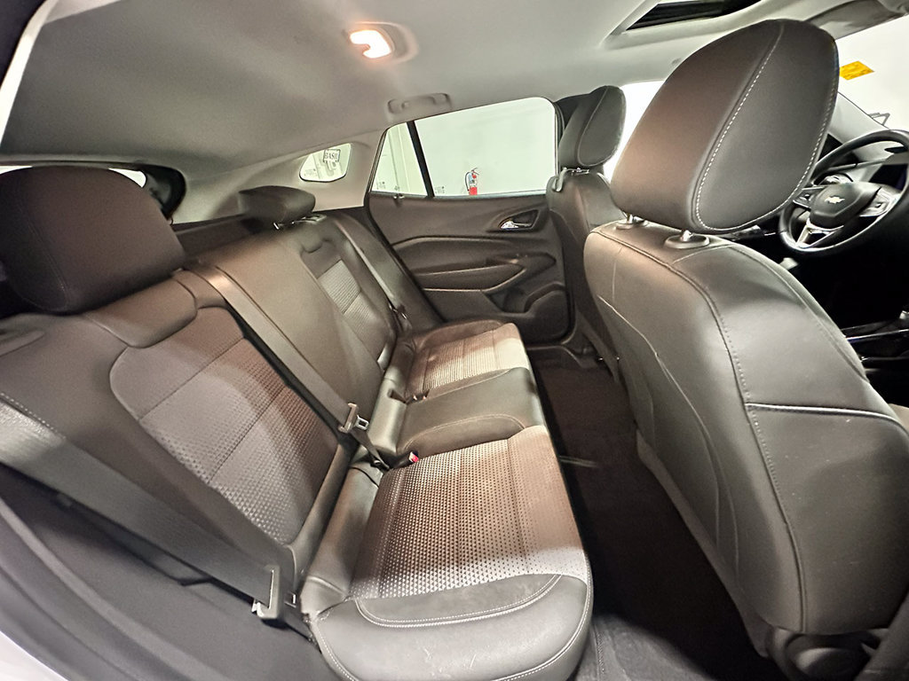Used 2024 Chevrolet Trax LT w/ Sunroof Package FWD image 21