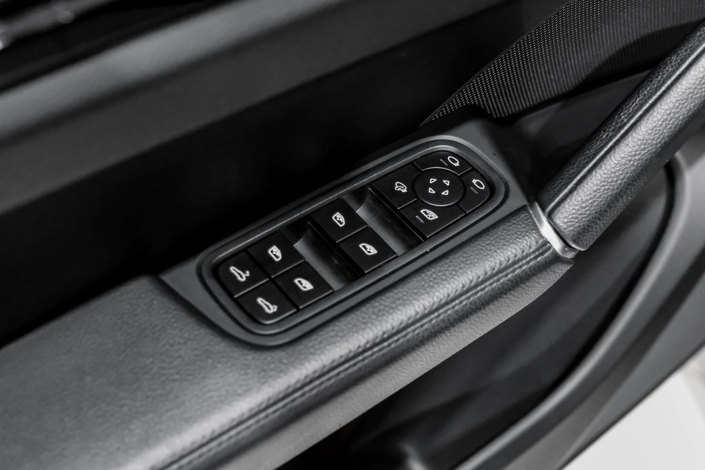 Used 2023 Porsche Cayenne image 50