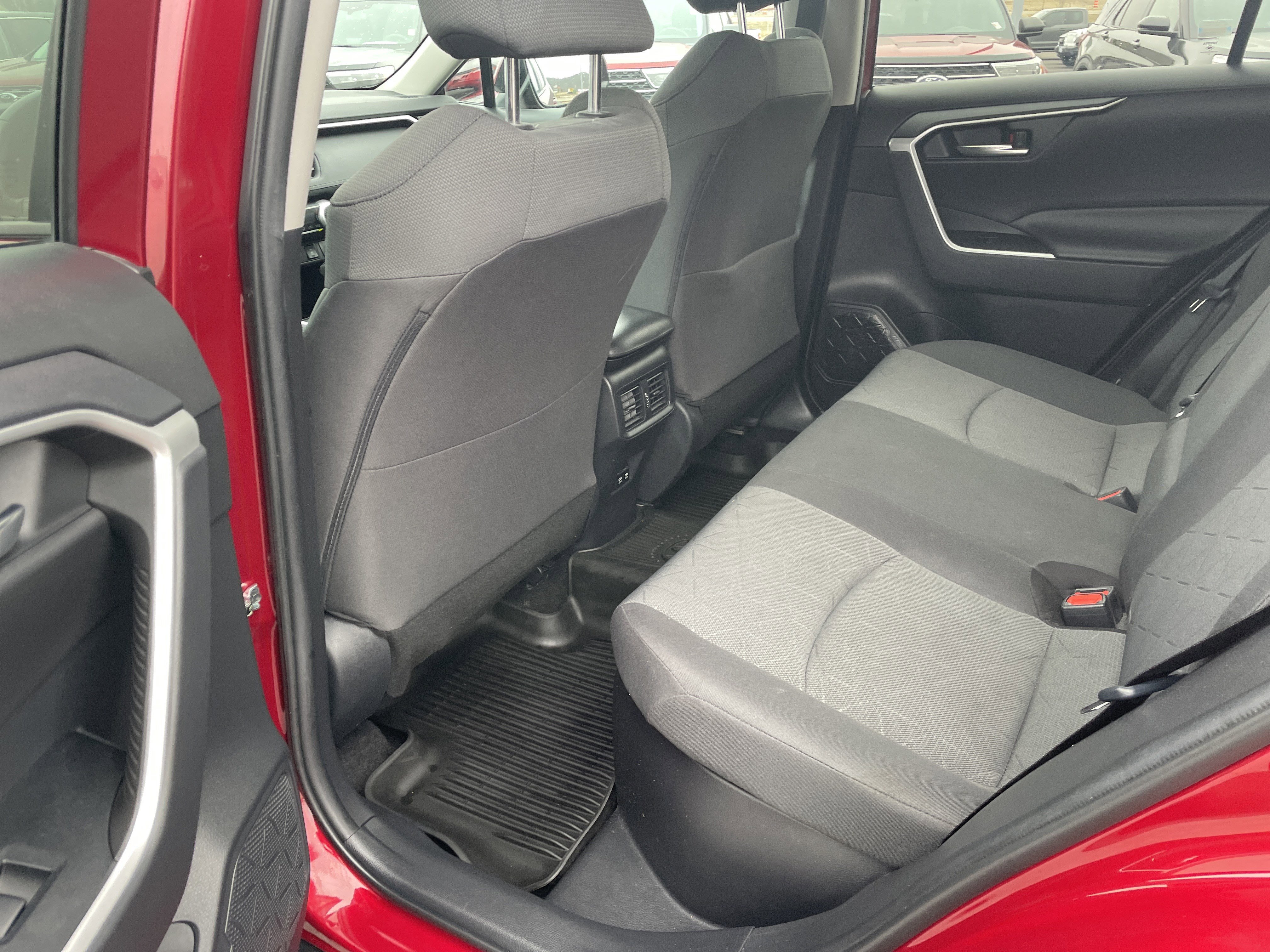 Used 2021 Toyota RAV4 XLE image 17