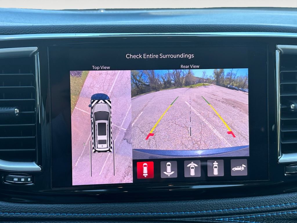 Used 2021 Chrysler Pacifica Touring-L w/ Uconnect Theater Family Group image 18