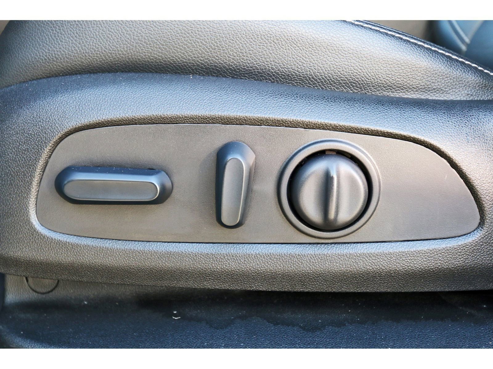 Used 2024 GMC Terrain SLT image 21