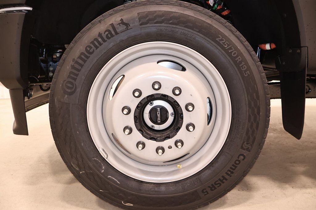 New 2026 Ford F550 4x4 Regular Cab Super Duty image 24