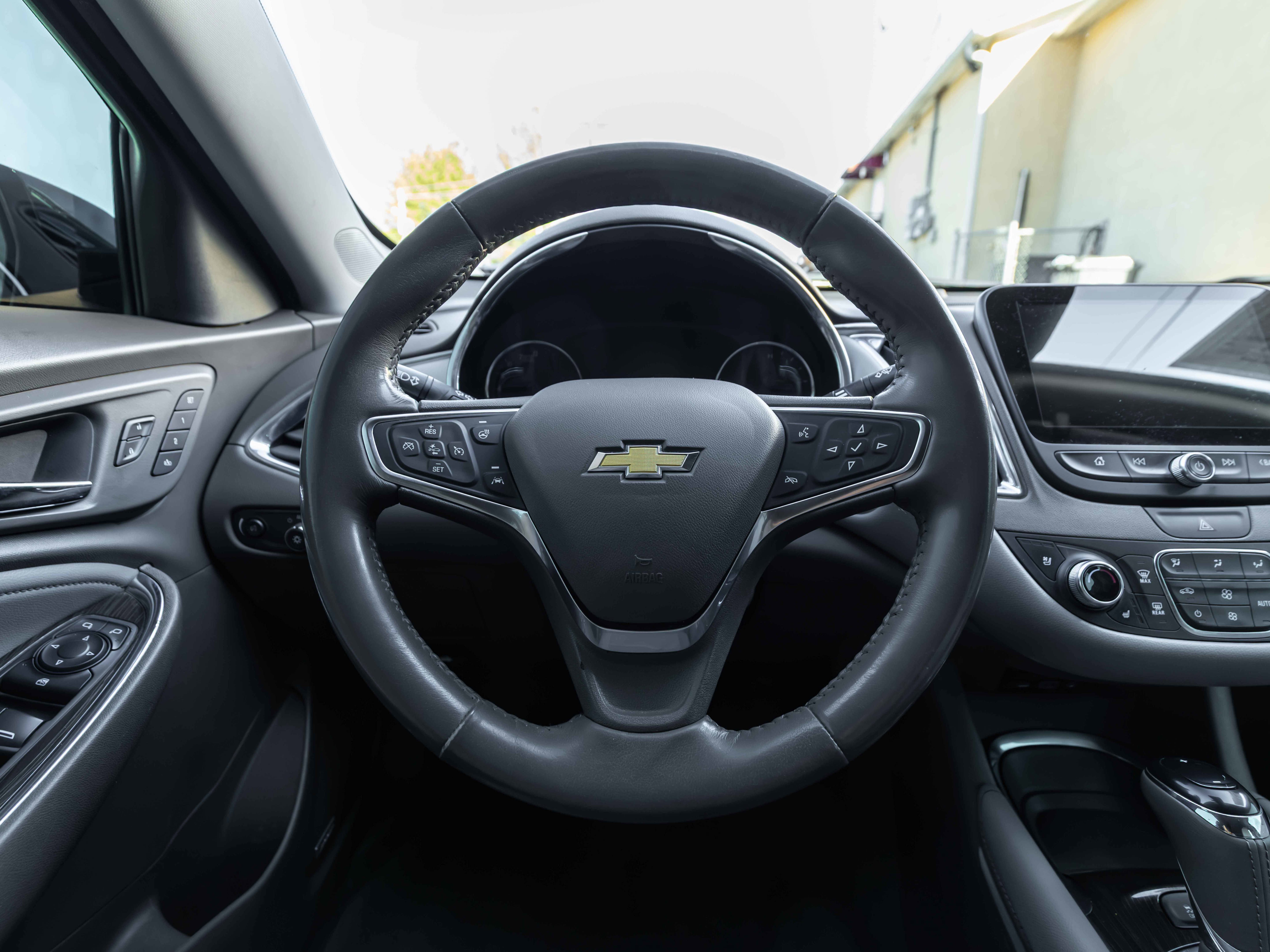 Used 2019 Chevrolet Malibu Premier w/ Sun and Wheel Package image 6