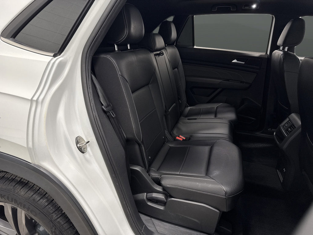 Used 2021 Volkswagen Atlas Cross Sport SE w/ Panoramic Sunroof Package FWD image 30