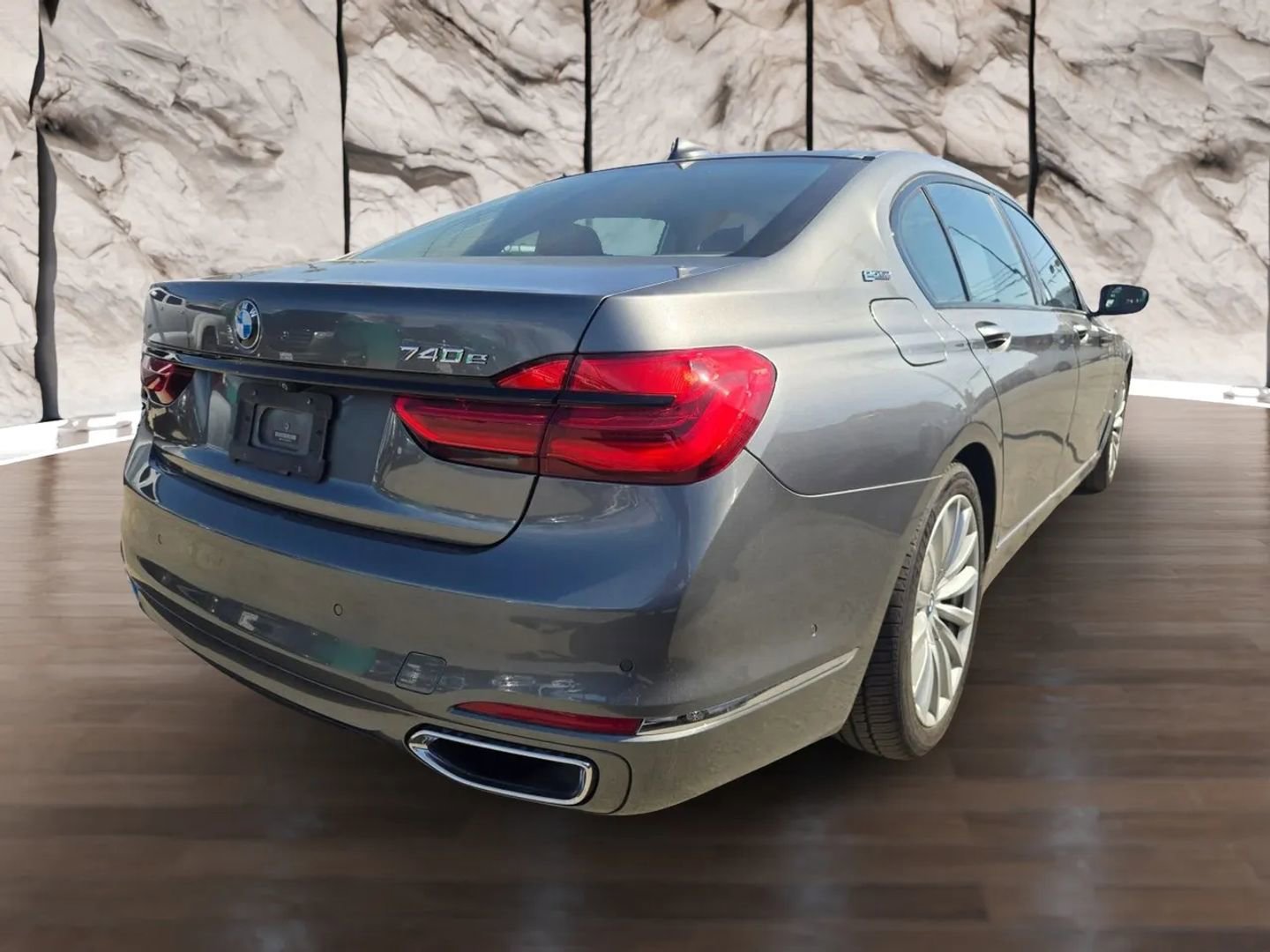 Used 2018 BMW 740e xDrive w/ Executive Package AWD/4WD image 6