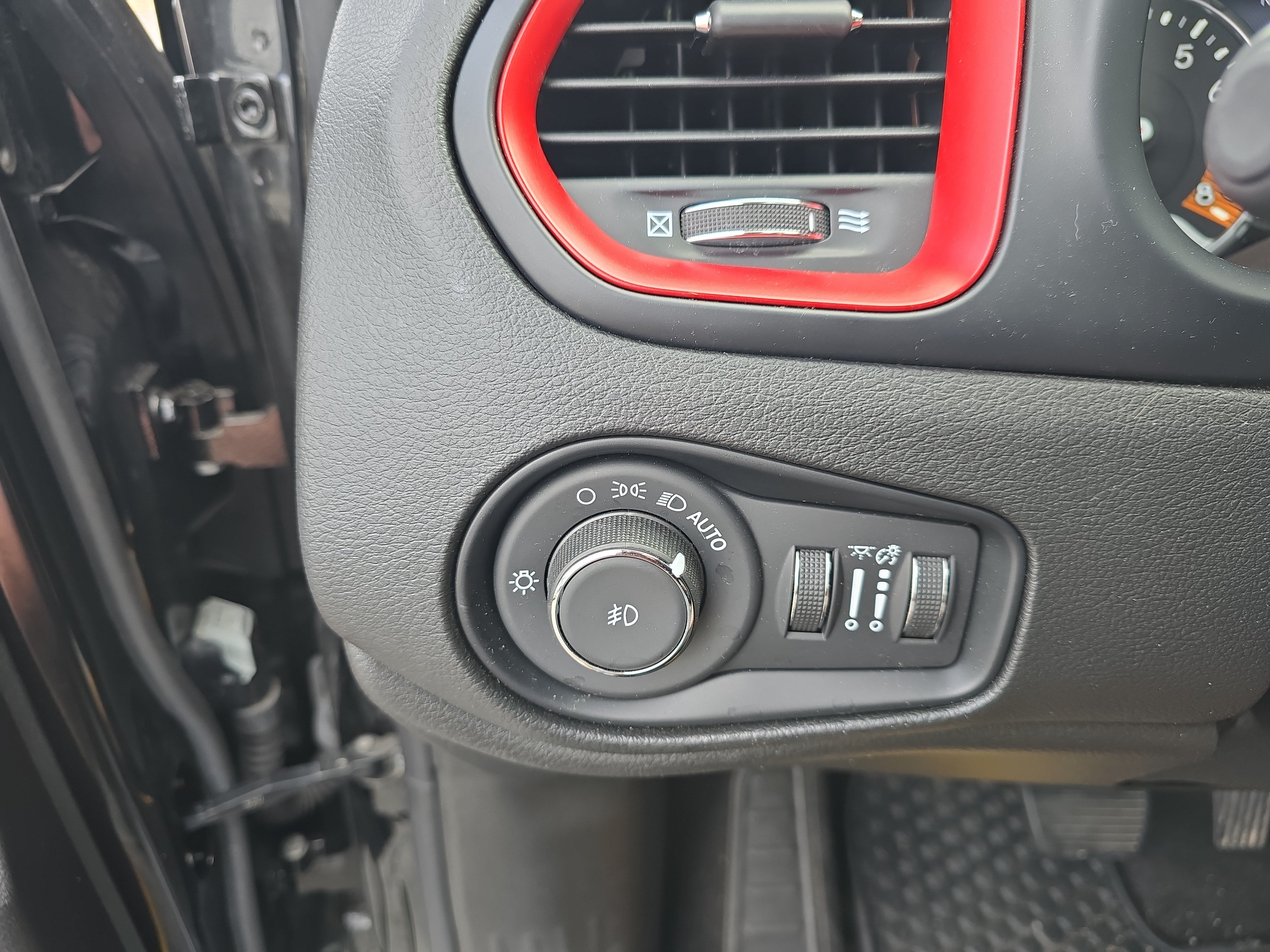 Used 2023 Jeep Renegade Trailhawk w/ Sun/Sound Group AWD/4WD image 27
