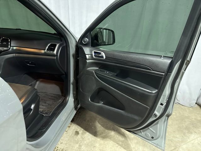 Used 2019 Jeep Grand Cherokee Altitude AWD/4WD image 35