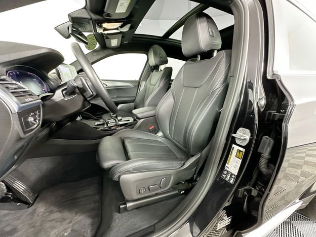 Used 2025 BMW X4 xDrive30i w/ Premium Package image 4
