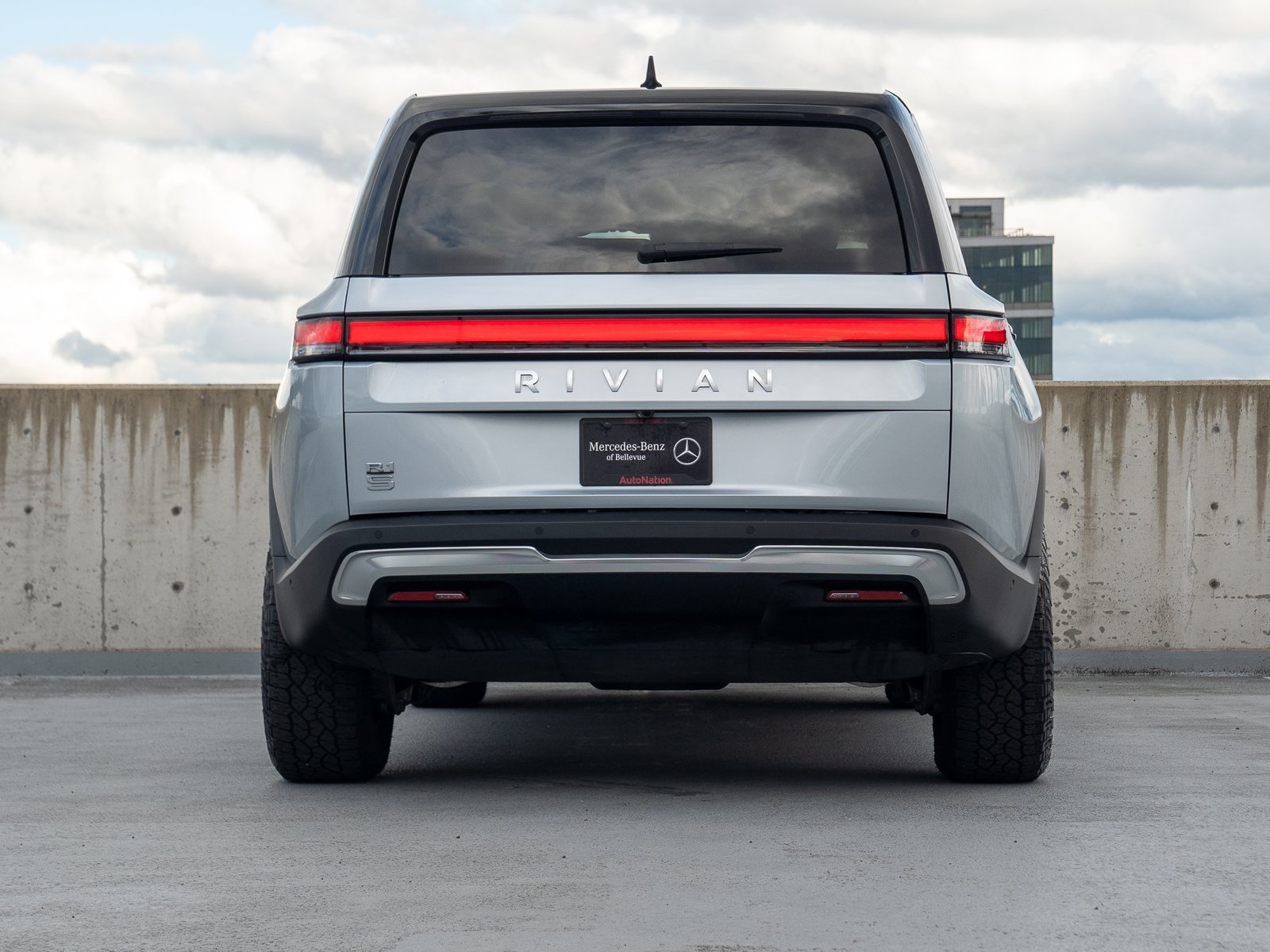 Used 2025 Rivian R1S Adventure Dual AWD/4WD image 5