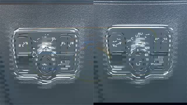 Certified 2025 Mercedes-Benz GLB 250 4MATIC image 28