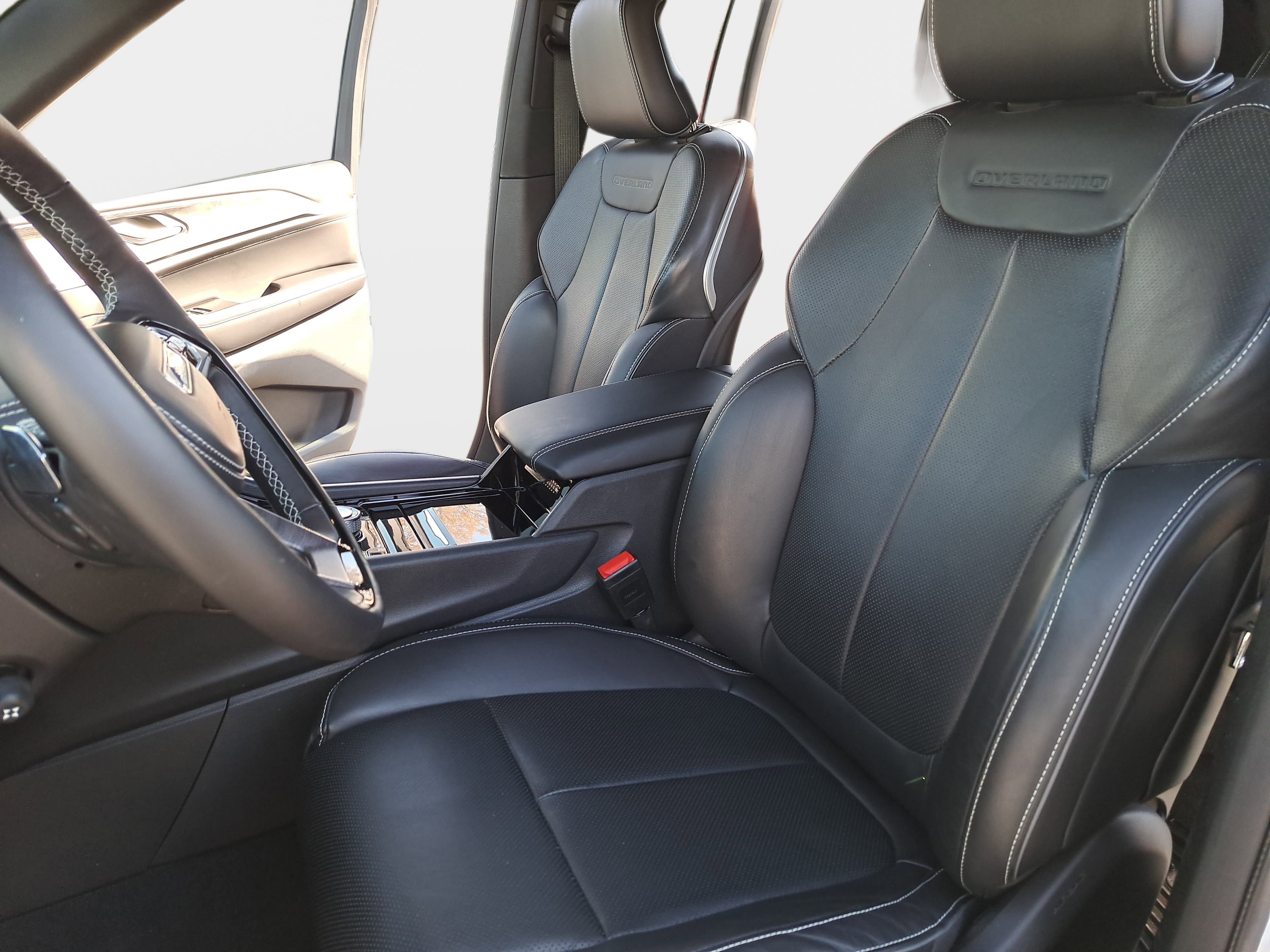 Used 2023 Jeep Grand Cherokee Overland w/ Advanced Protech Group III image 15