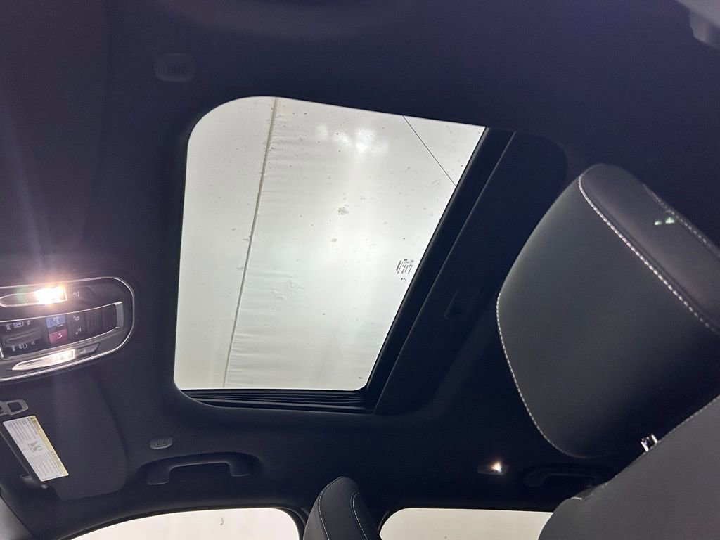 Used 2024 Jeep Grand Cherokee Laredo X w/ Trailer Tow Package image 22