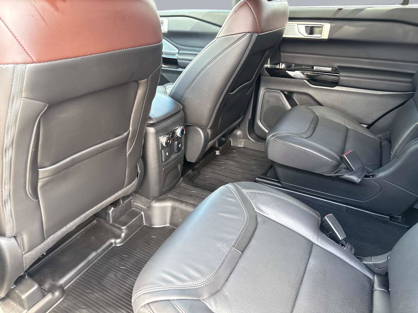 Used 2023 Ford Explorer Platinum w/ Technology Package image 17