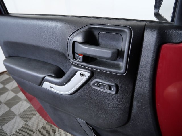 Used 2011 Jeep Wrangler Unlimited Sahara AWD/4WD image 25